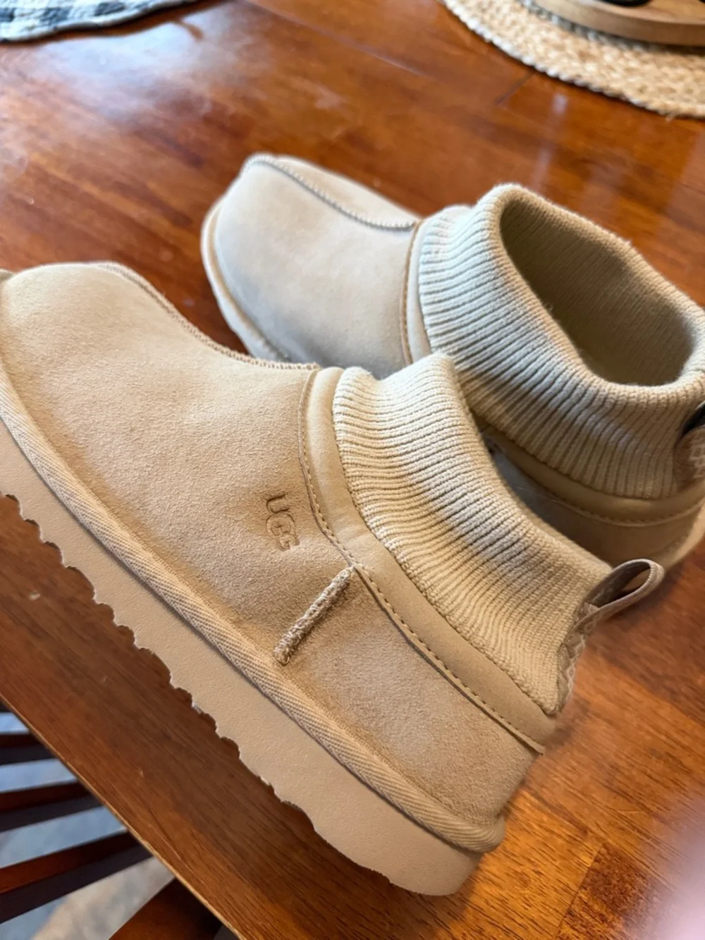 UGG Tan Knit-Cuff Slip-On Shearling Mules Girls Sz 6 Ladies Sz 7.5.    Box39 - Picture 3 of 6
